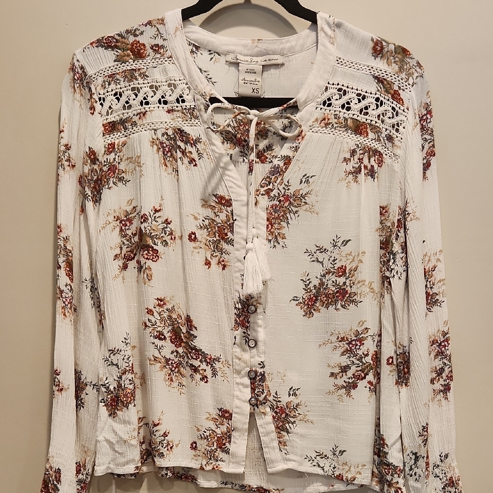 American Rag White V-neck Floral Blouse Size XS